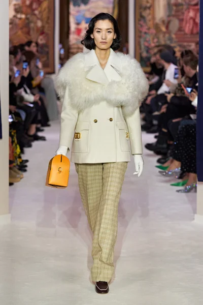 Look 40